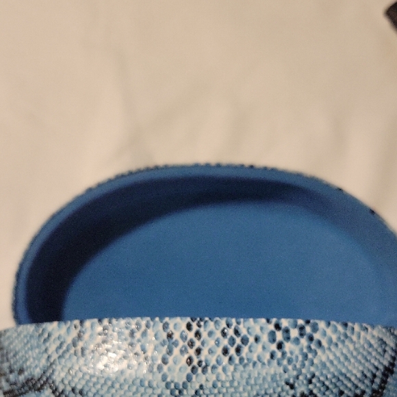 Blue Snake Pattern Reptile Hide - Picture 6 of 6